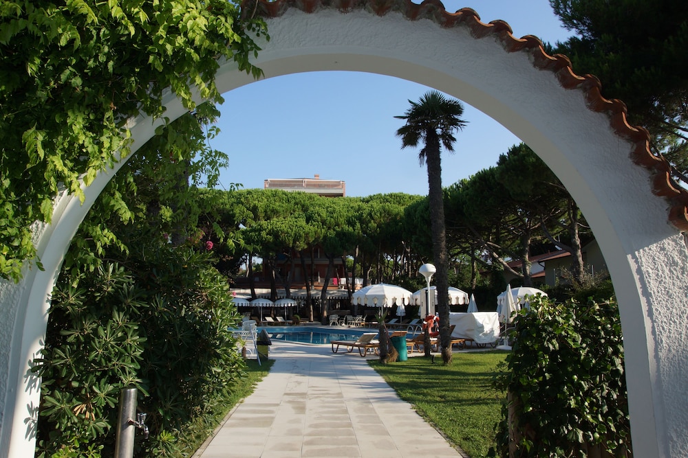 Park Hotel Maracaibo — Swimming pool in Jesolo, Veneto