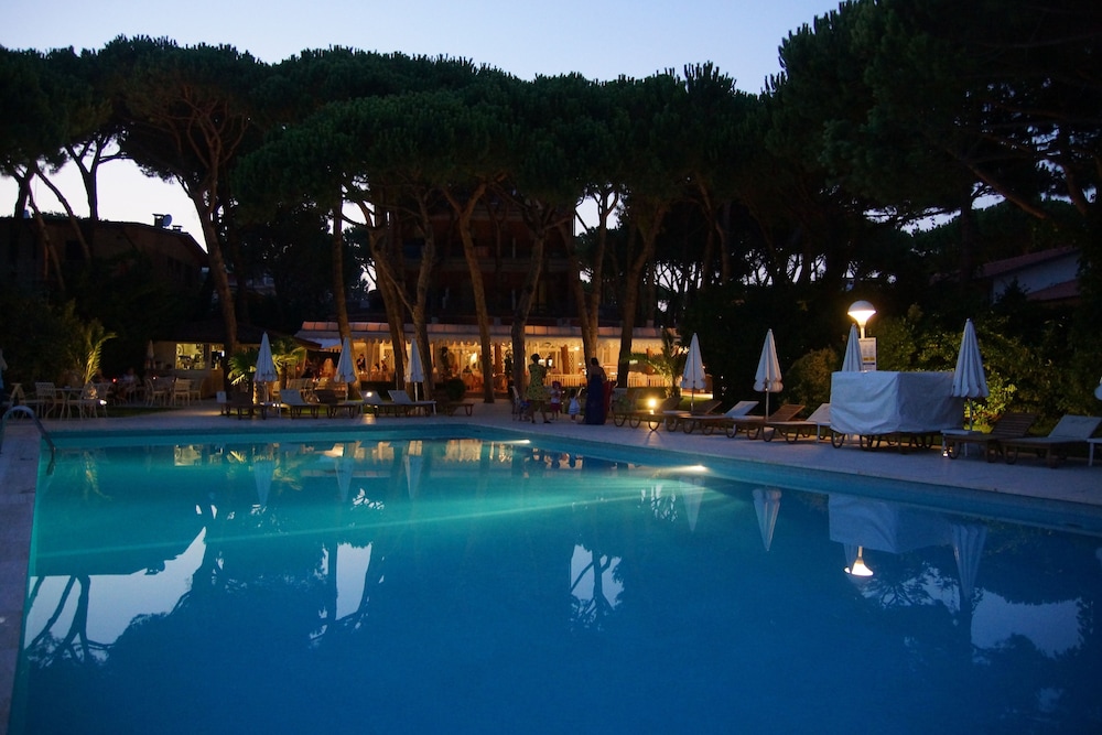 Park Hotel Maracaibo — Swimming pool in Jesolo, Veneto