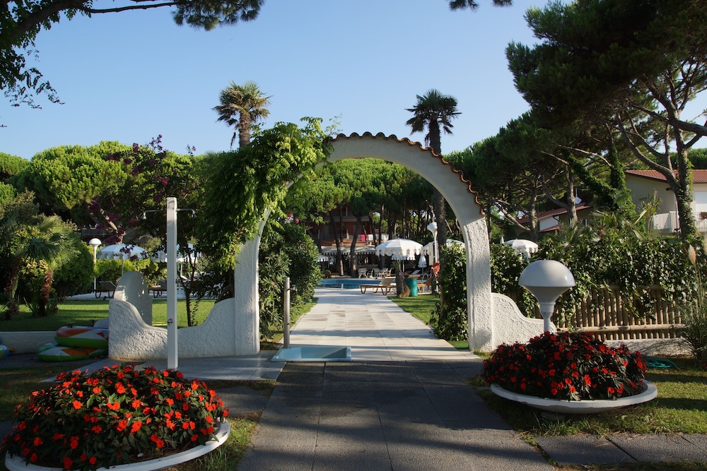 Park Hotel Maracaibo — Swimming pool in Jesolo, Veneto