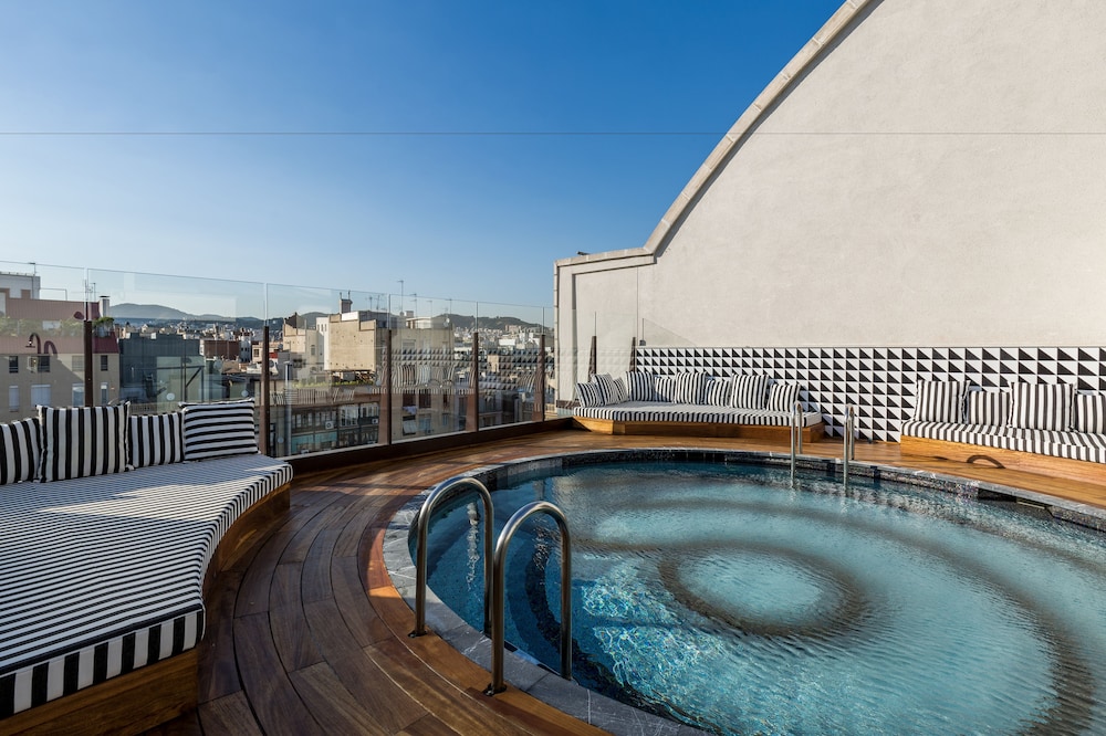 Room Mate Anna, Barcelona — Swimming pool in Barcelona, Catalonia