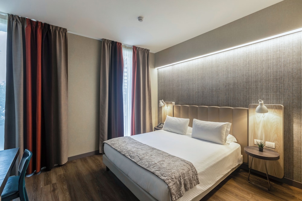 Mercure Firenze Centro — Hotel rooms in Florence, Tuscany