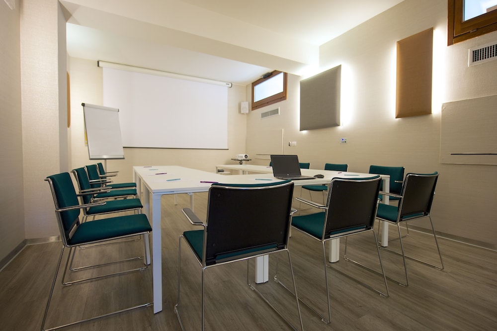Mercure Firenze Centro — Hotel building in Florence, Tuscany