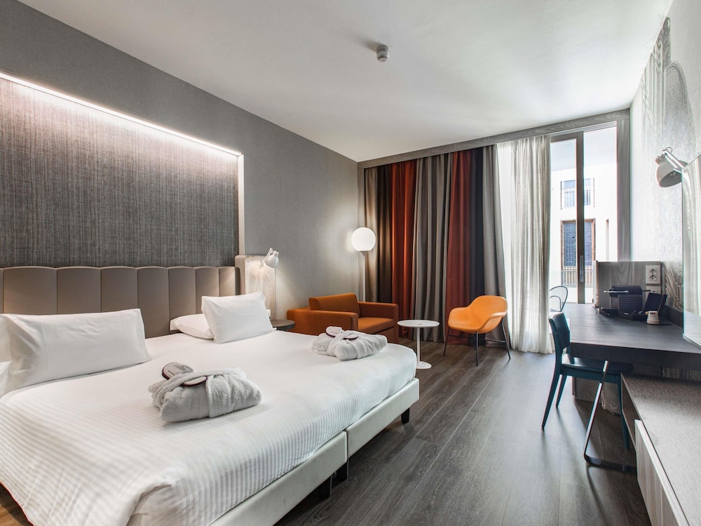 Mercure Firenze Centro — Hotel rooms in Florence, Tuscany