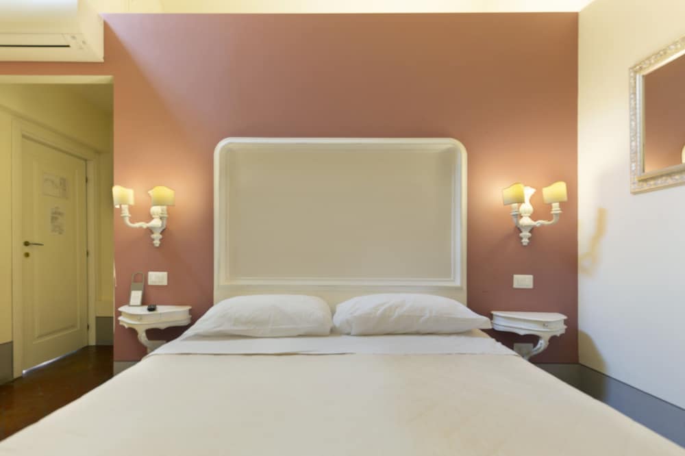 I Quattro Poeti — Hotel rooms in Florence, Tuscany