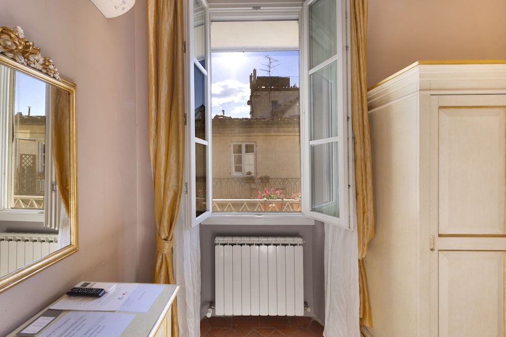 I Quattro Poeti — Hotel rooms in Florence, Tuscany