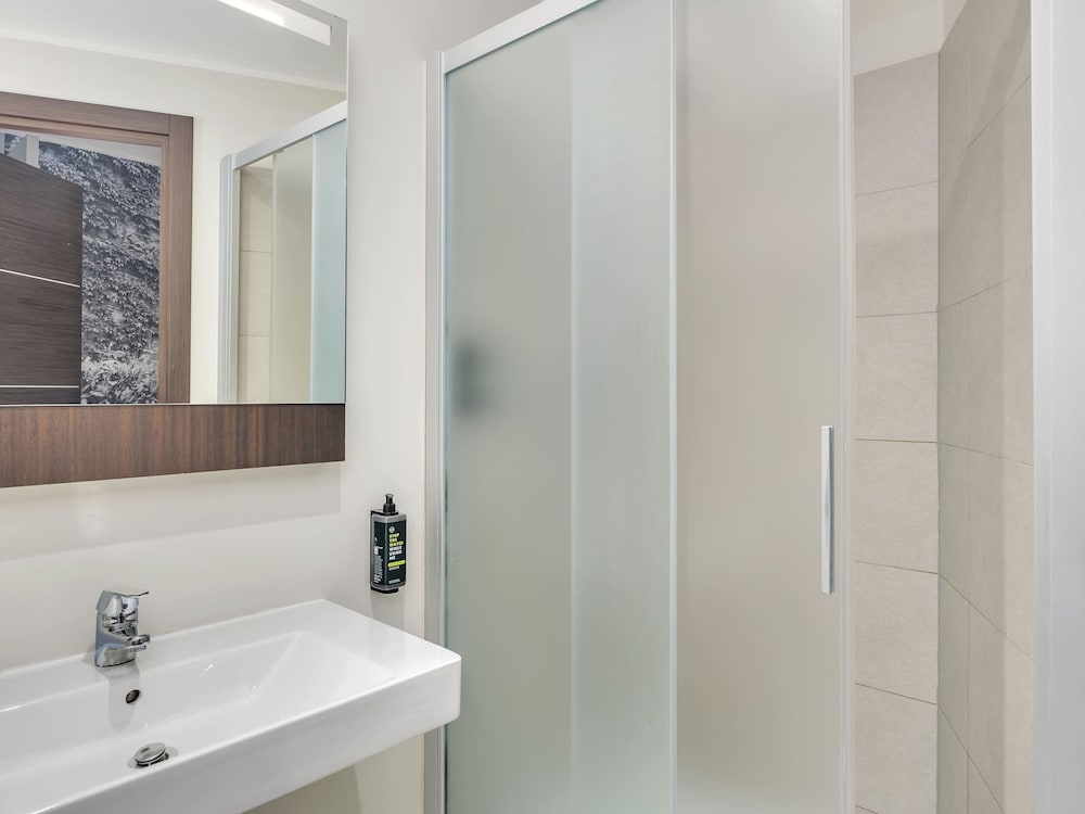 B&B Hotel Como Camerlata — Hotel rooms in Como, Lombardy