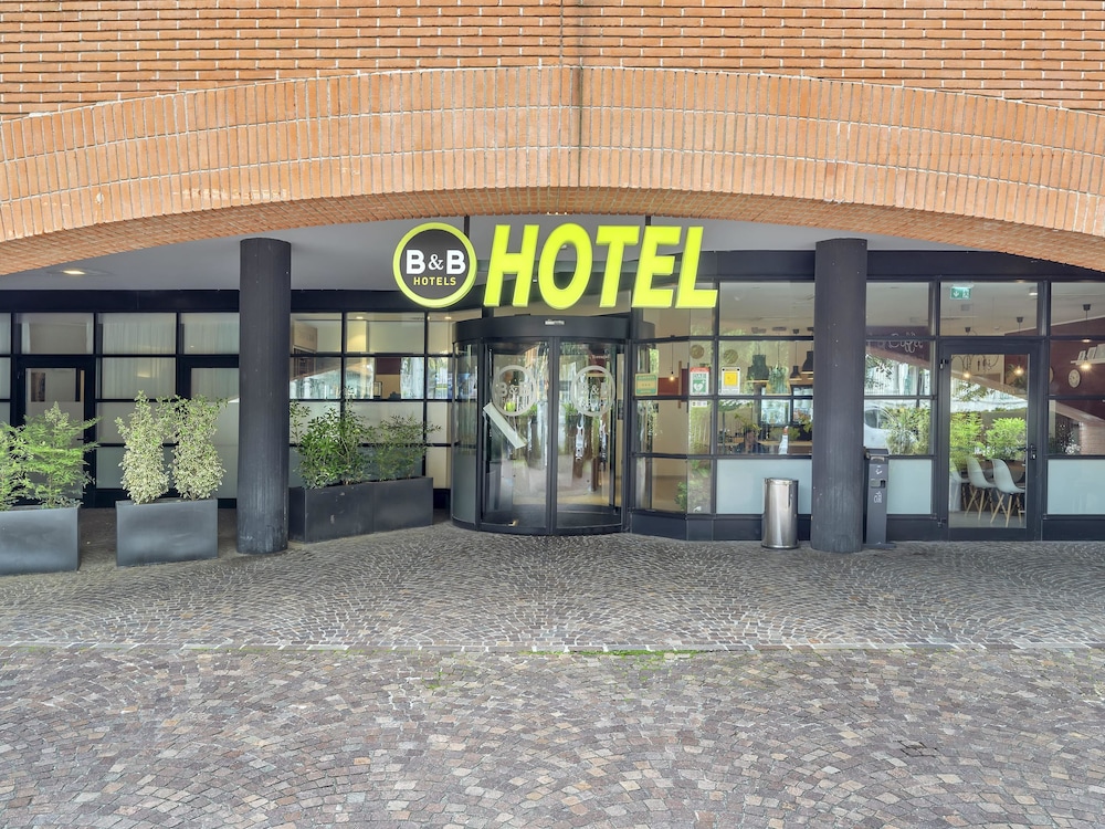 B&B Hotel Como Camerlata — Hotel building in Como, Lombardy