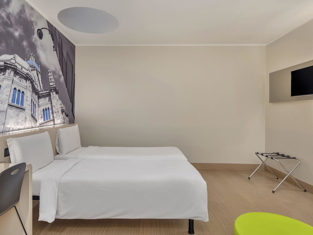 B&B Hotel Como Camerlata — Hotel rooms in Como, Lombardy