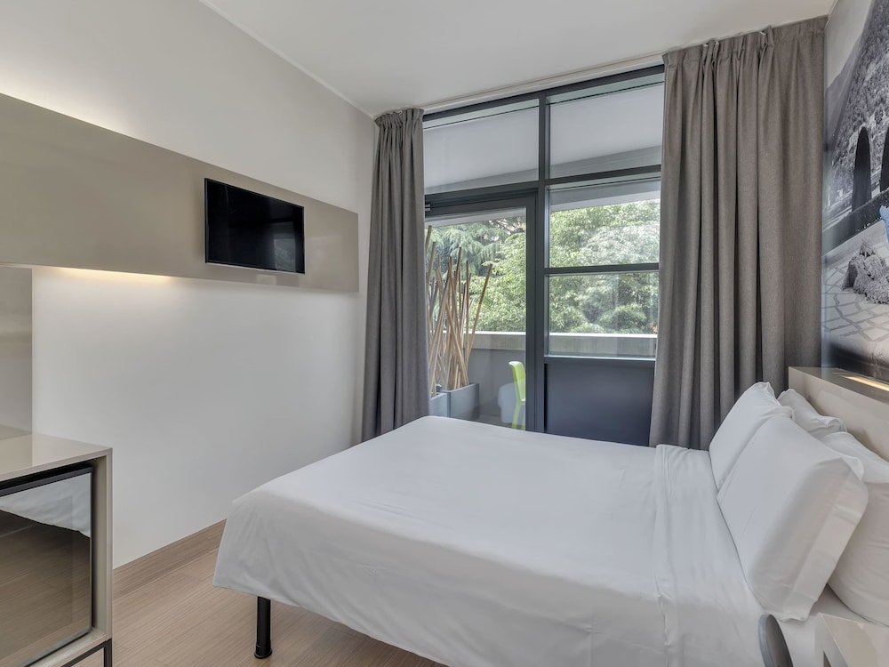 B&B Hotel Como Camerlata — Hotel rooms in Como, Lombardy