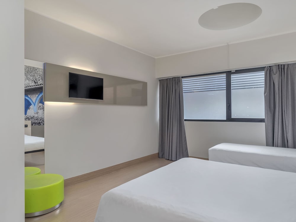 B&B Hotel Como Camerlata — Hotel rooms in Como, Lombardy