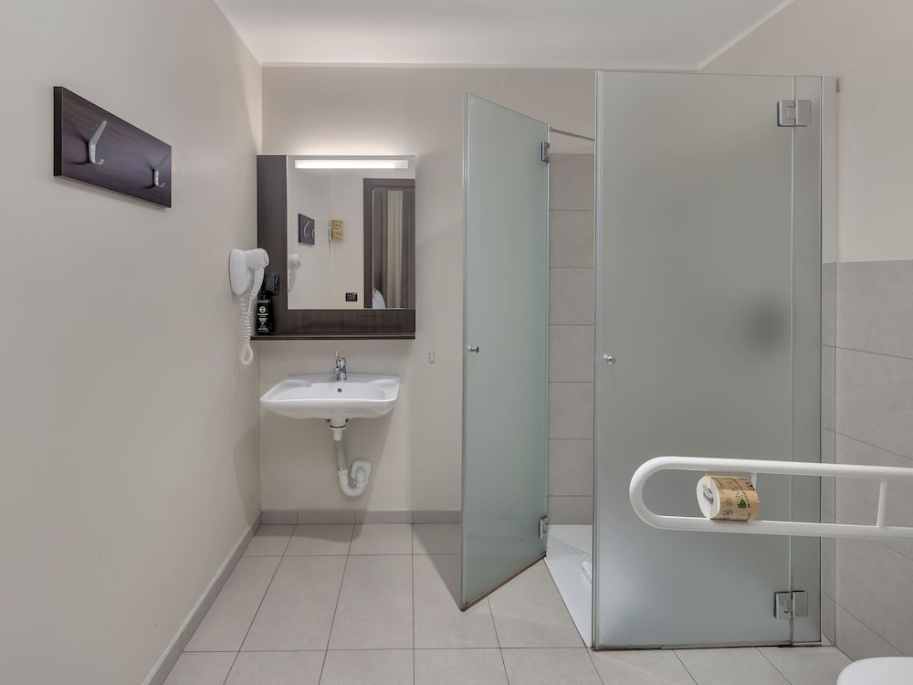 B&B Hotel Como Camerlata — Hotel rooms in Como, Lombardy