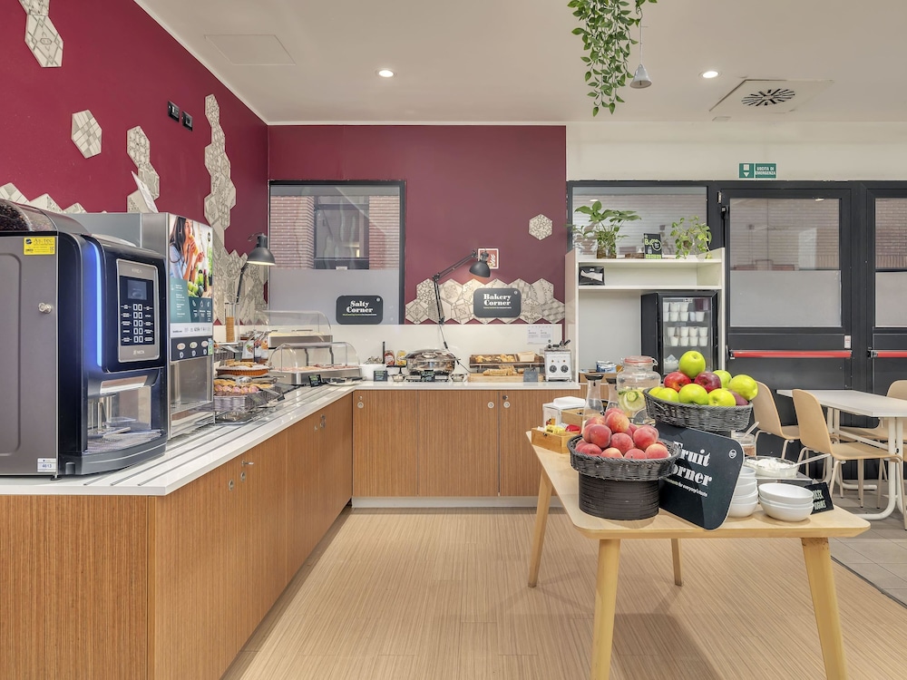 B&B Hotel Como Camerlata — Restaurant & bars in Como, Lombardy