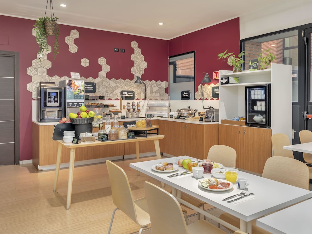 B&B Hotel Como Camerlata — Restaurant & bars in Como, Lombardy