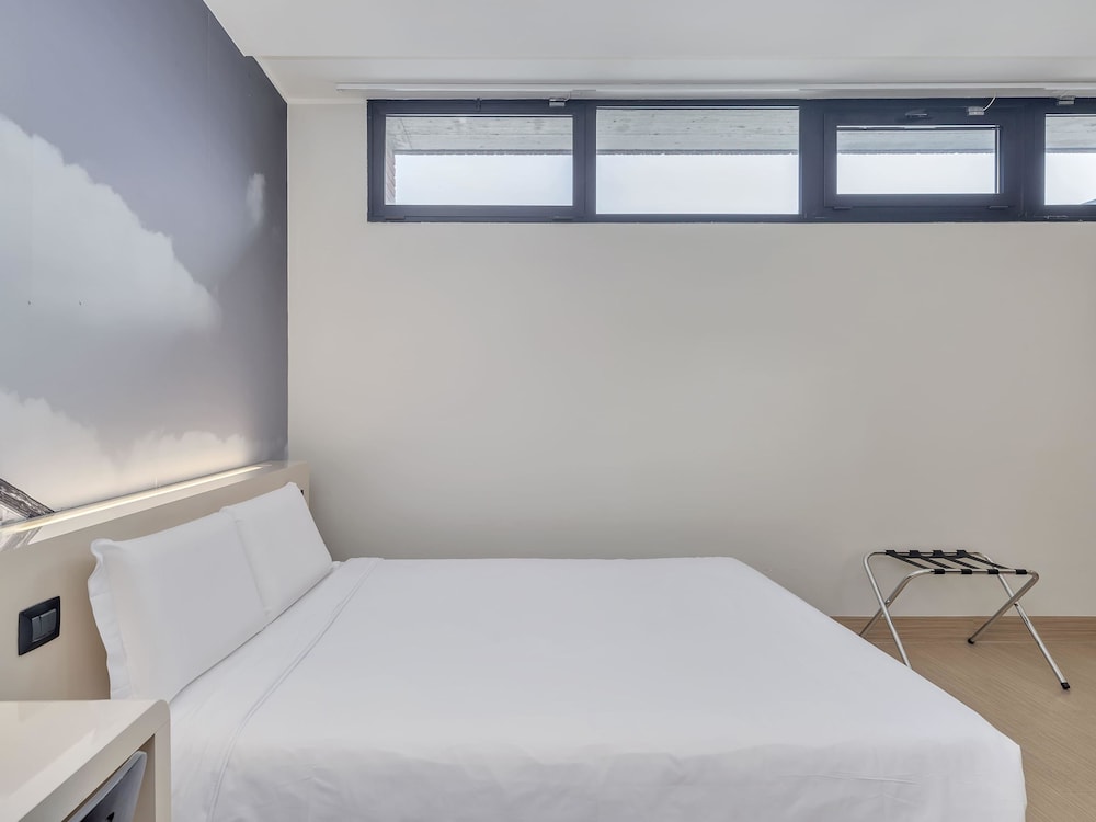 B&B Hotel Como Camerlata — Hotel rooms in Como, Lombardy