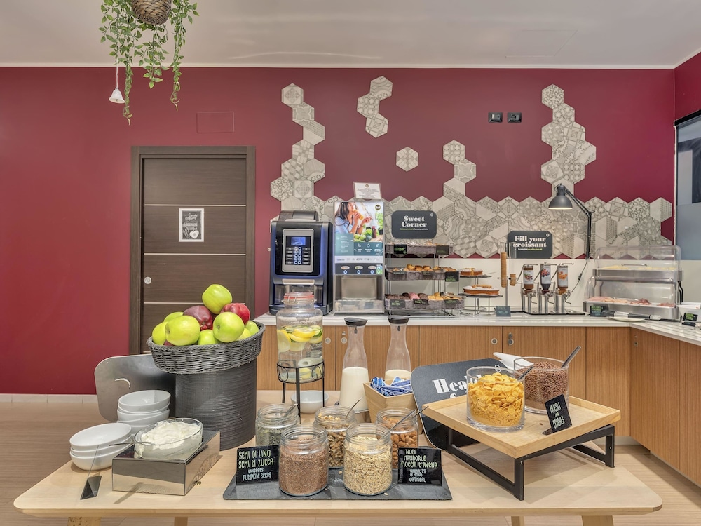 B&B Hotel Como Camerlata — Restaurant & bars in Como, Lombardy