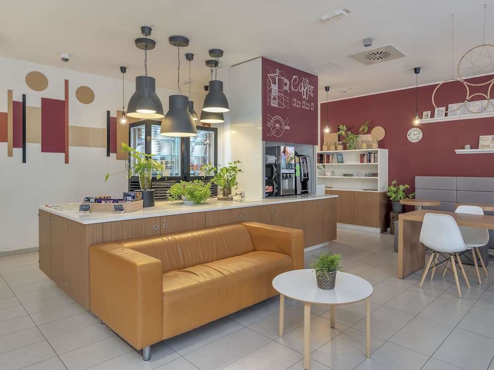 B&B Hotel Como Camerlata — Restaurant & bars in Como, Lombardy
