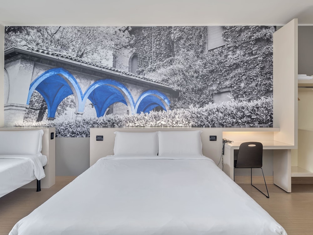 B&B Hotel Como Camerlata — Hotel rooms in Como, Lombardy