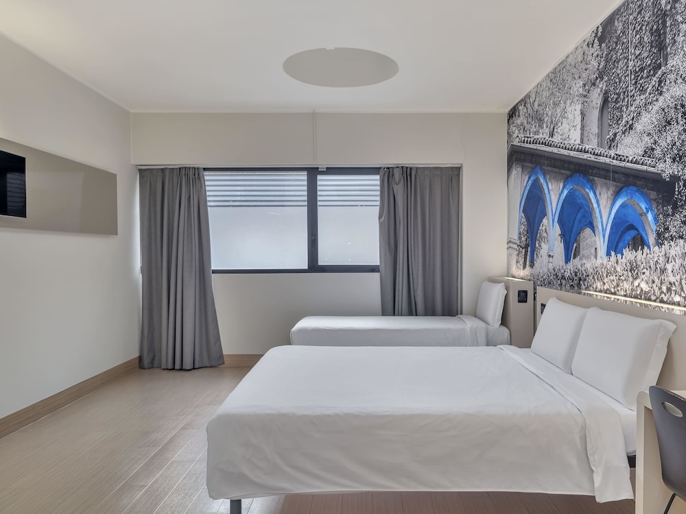 B&B Hotel Como Camerlata — Hotel rooms in Como, Lombardy