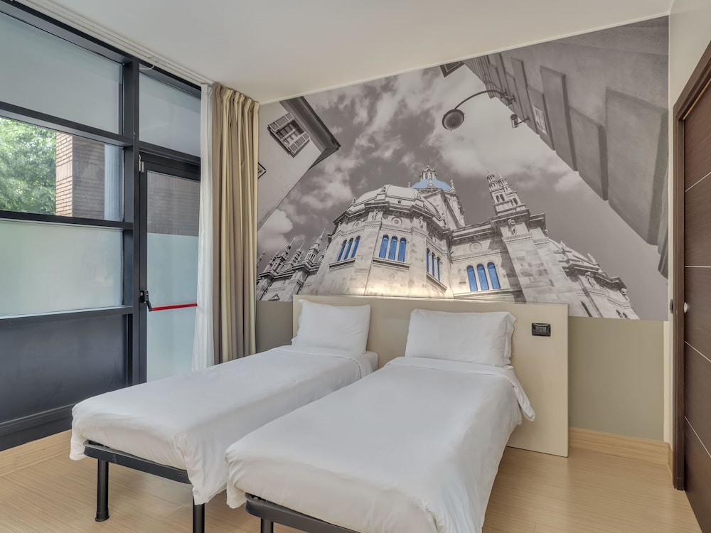 B&B Hotel Como Camerlata — Hotel rooms in Como, Lombardy