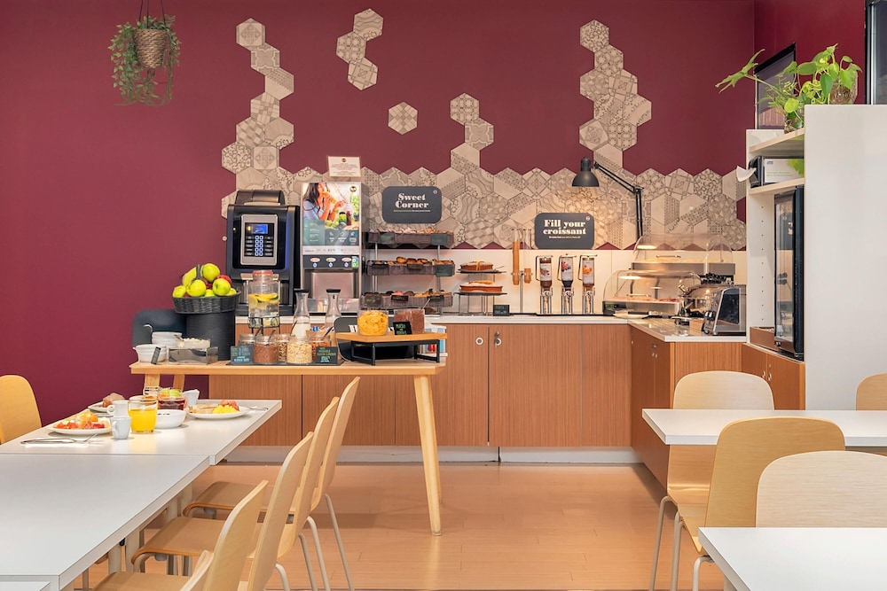 B&B Hotel Como Camerlata — Restaurant & bars in Como, Lombardy