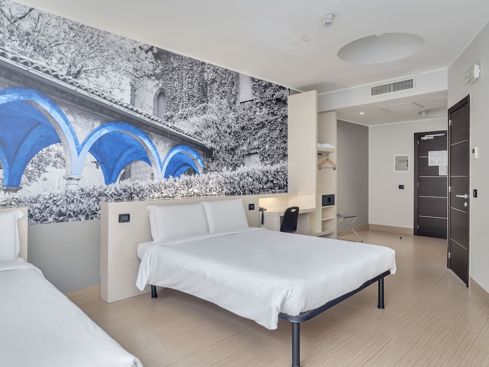 B&B Hotel Como Camerlata — Hotel rooms in Como, Lombardy