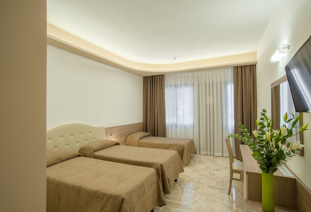 Hotel Boomerang — Hotel rooms in Rome, Lazio