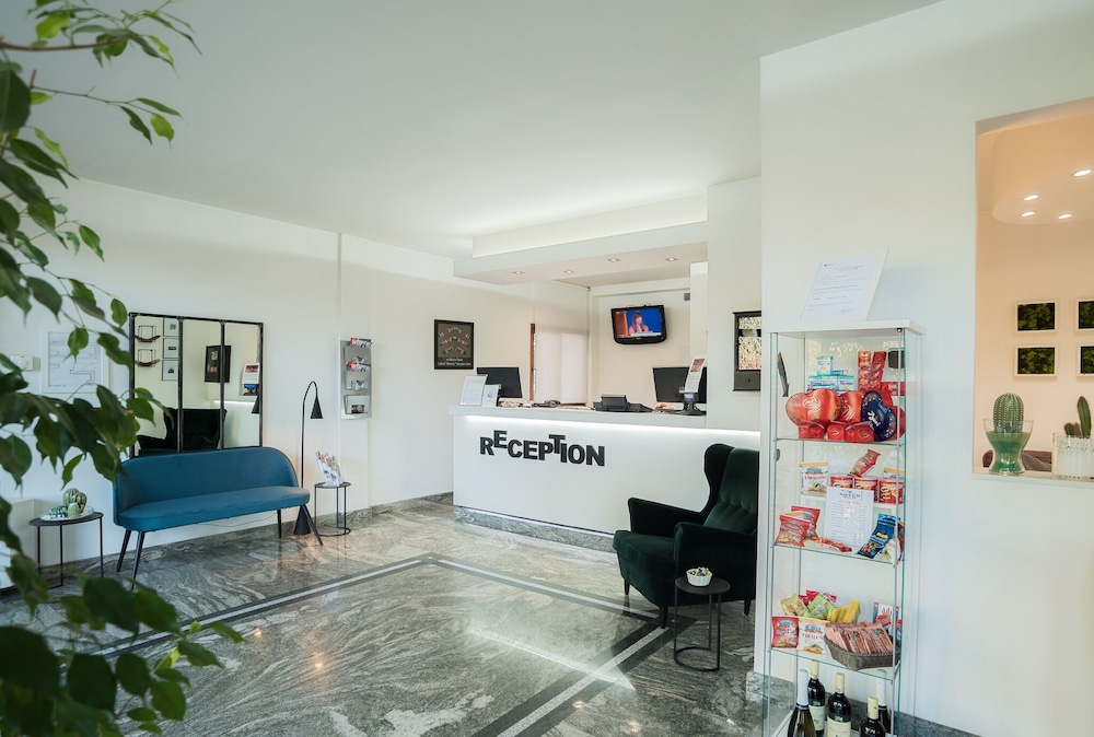 Hotel Boomerang — Hotel building in Rome, Lazio
