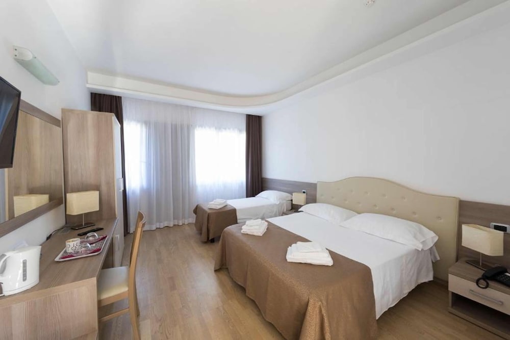 Hotel Boomerang — Hotel rooms in Rome, Lazio