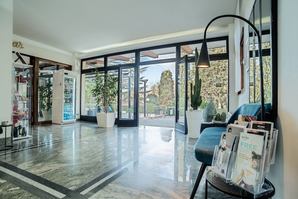 Hotel Boomerang — Hotel building in Rome, Lazio