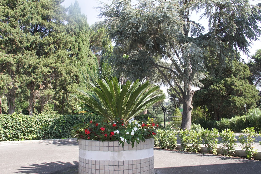 Hotel Boomerang — Hotel building in Rome, Lazio