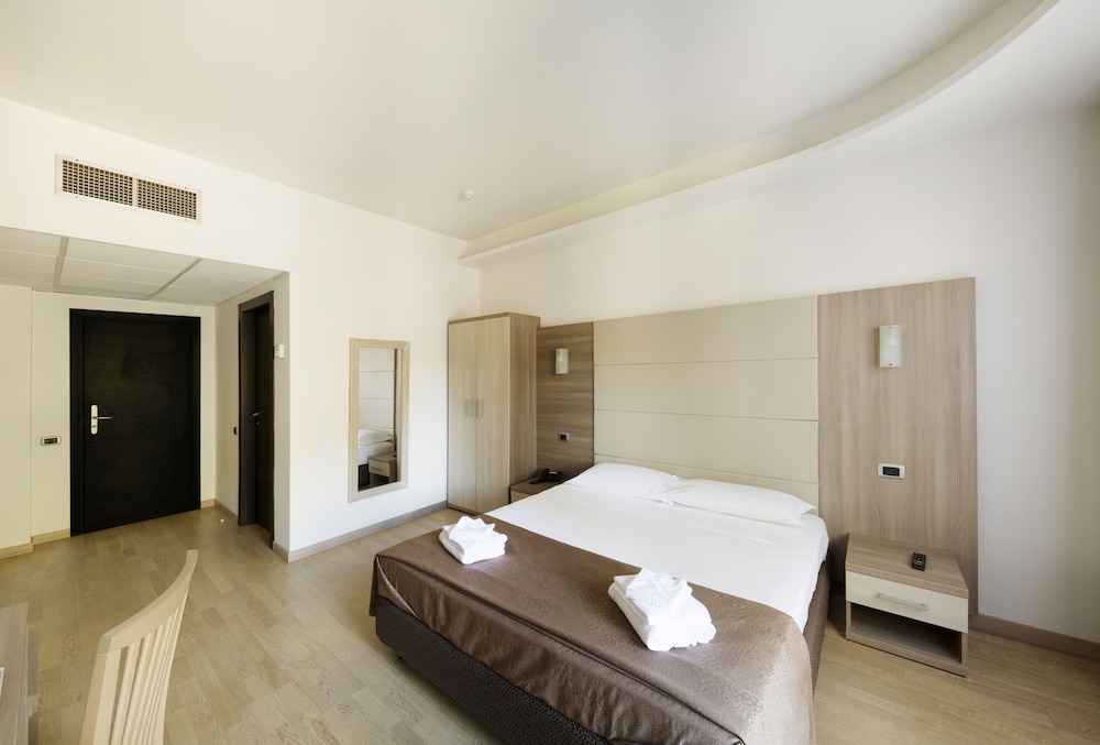Hotel Boomerang — Hotel rooms in Rome, Lazio