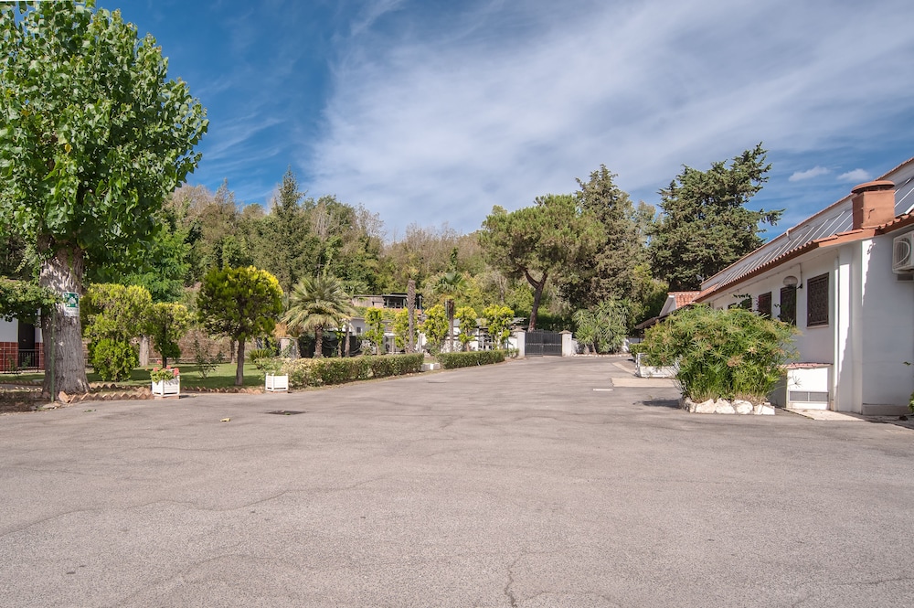 Hotel Boomerang — Hotel building in Rome, Lazio