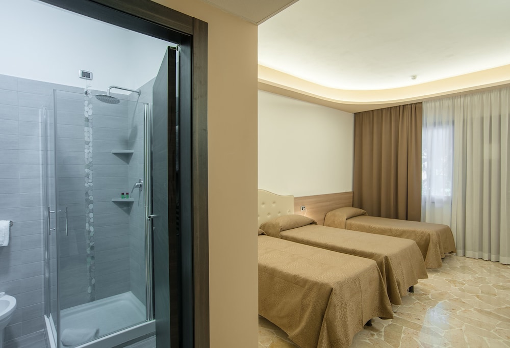 Hotel Boomerang — Hotel rooms in Rome, Lazio
