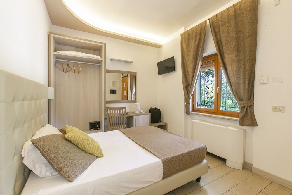 Hotel Boomerang — Hotel rooms in Rome, Lazio