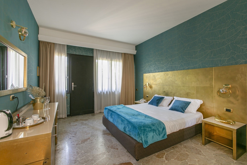 Hotel Boomerang — Hotel rooms in Rome, Lazio