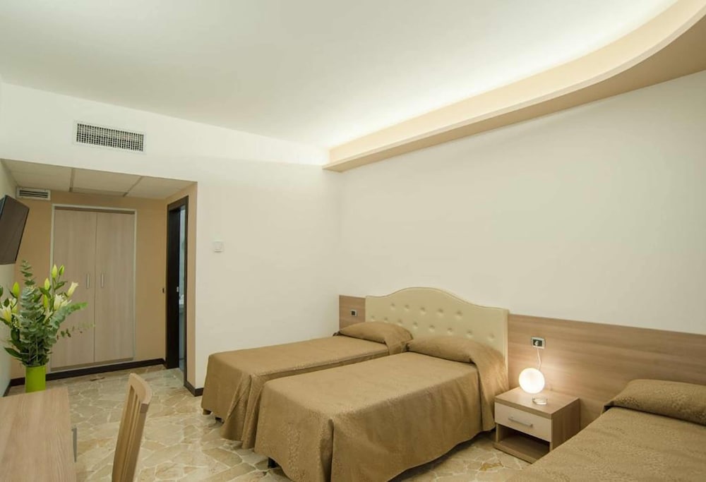 Hotel Boomerang — Hotel rooms in Rome, Lazio