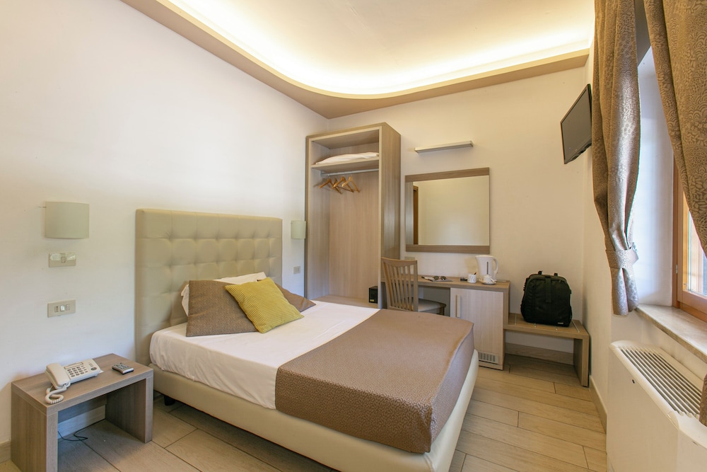 Hotel Boomerang — Hotel rooms in Rome, Lazio