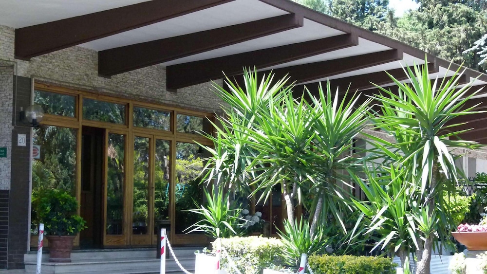 Hotel Boomerang — Hotel building in Rome, Lazio