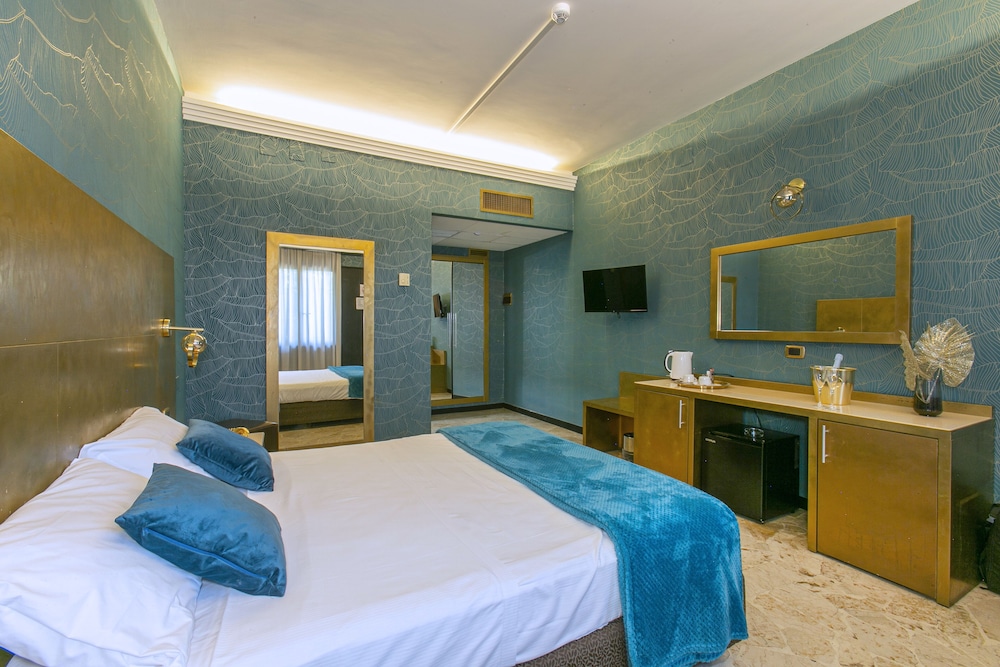 Hotel Boomerang — Hotel rooms in Rome, Lazio