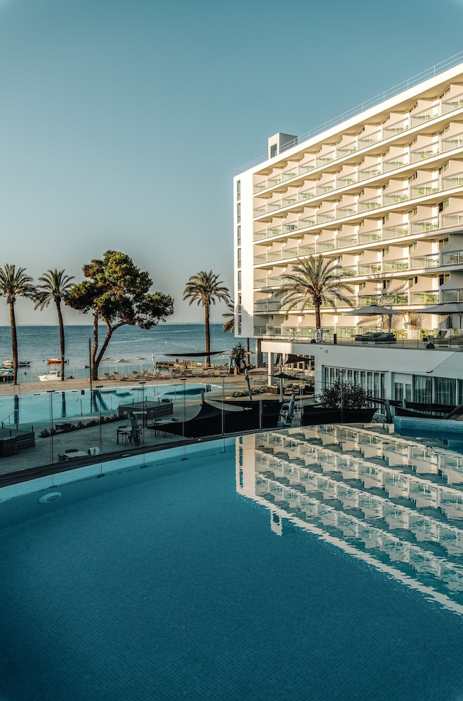 The Ibiza Twiins Hotel — Swimming pool in Playa d'en Bossa, Balearic Islands