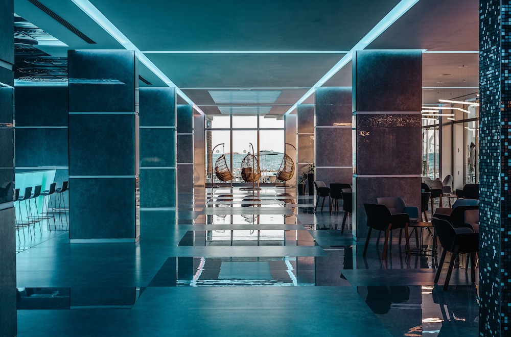 The Ibiza Twiins Hotel — Hotel building in Playa d'en Bossa, Balearic Islands