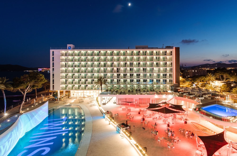 The Ibiza Twiins Hotel — Hotel building in Playa d'en Bossa, Balearic Islands