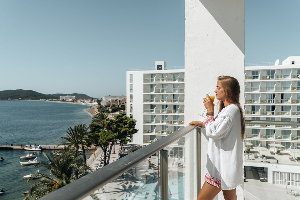 The Ibiza Twiins Hotel — Hotel building in Playa d'en Bossa, Balearic Islands
