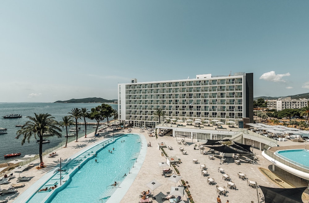 The Ibiza Twiins Hotel — Main photo in Playa d'en Bossa, Balearic Islands