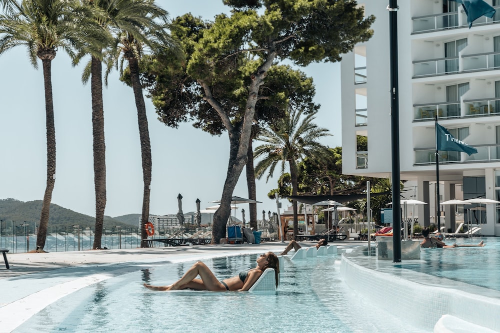The Ibiza Twiins Hotel — Swimming pool in Playa d'en Bossa, Balearic Islands