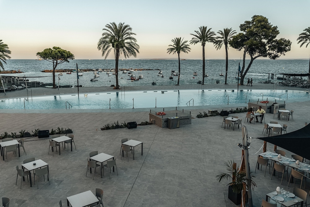 The Ibiza Twiins Hotel — Swimming pool in Playa d'en Bossa, Balearic Islands