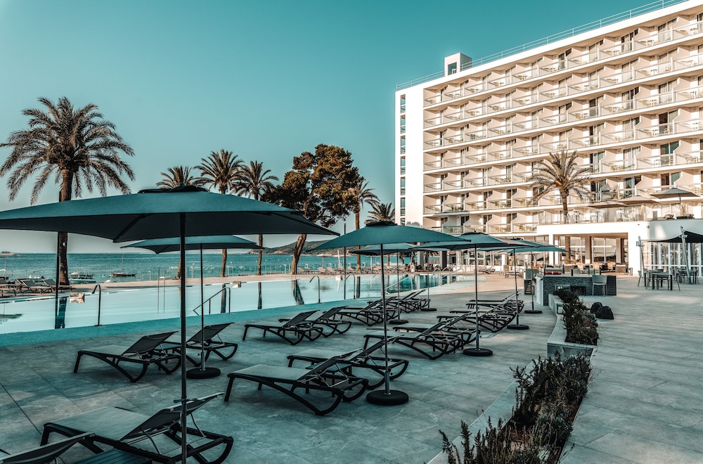 The Ibiza Twiins Hotel — Swimming pool in Playa d'en Bossa, Balearic Islands
