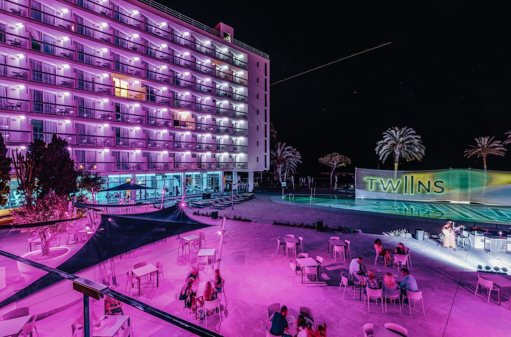 The Ibiza Twiins Hotel — Hotel building in Playa d'en Bossa, Balearic Islands