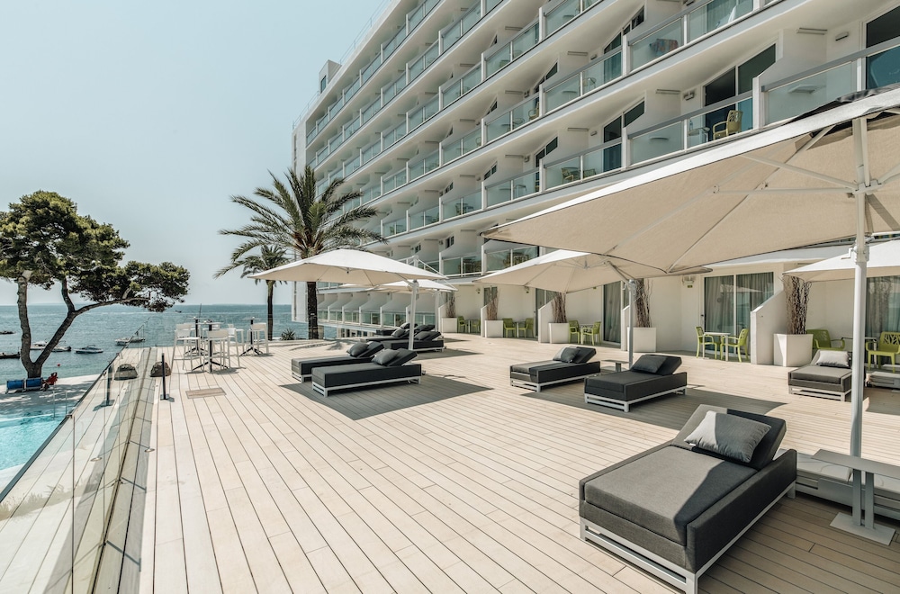 The Ibiza Twiins Hotel — Hotel building in Playa d'en Bossa, Balearic Islands
