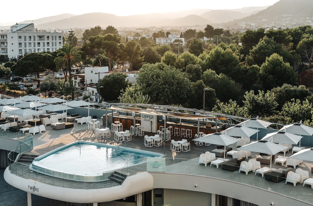 The Ibiza Twiins Hotel — Swimming pool in Playa d'en Bossa, Balearic Islands
